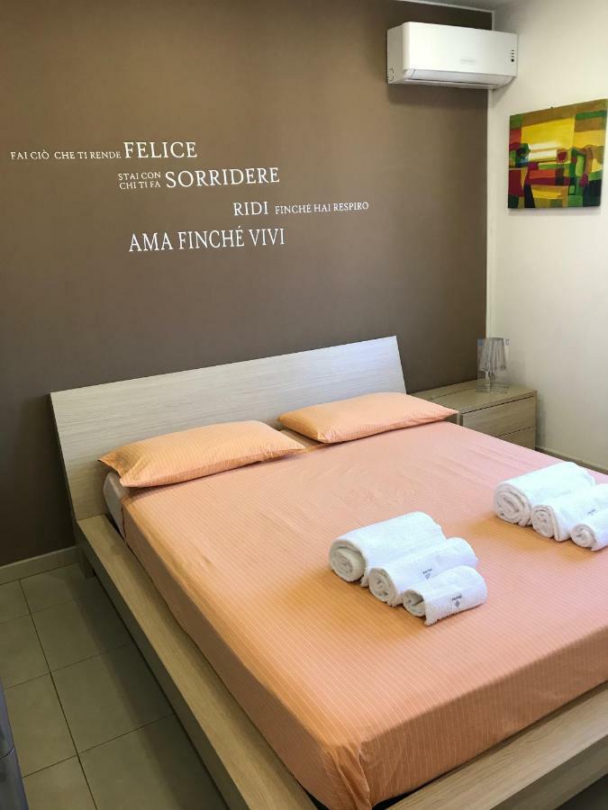 Апартаменти Attico Delle Pomelie Санта-Тереза-ді-Рива Екстер'єр фото
